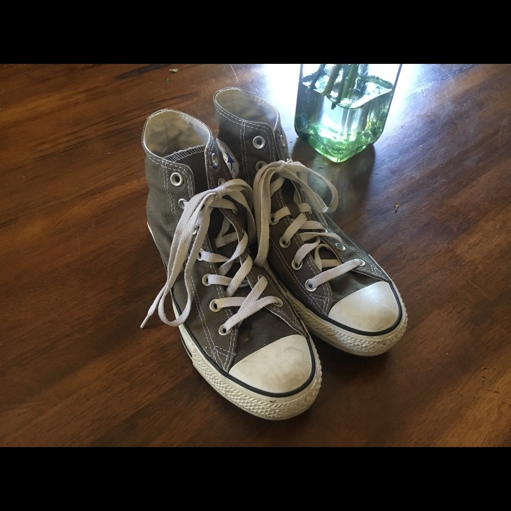 Grey Converse high-tops